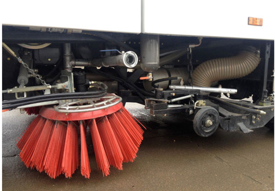 DONGFENG Chassis Sanitasi Kering Truk Penyapu Jalan Eur V Emisi