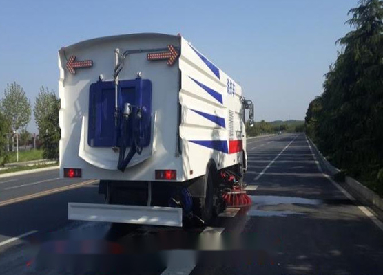 DONGFENG Chassis Sanitasi Kering Truk Penyapu Jalan Eur V Emisi