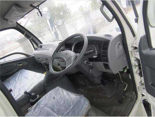 85KM / jam Truk Kargo Diesel Offroad 4x4 Truk Kargo Pagar Baris Ganda