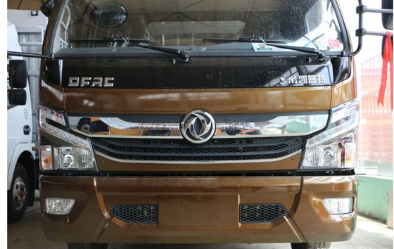 Truk Pengiriman Kargo Diesel Kabin Lebih Luas Truk Ringan 5.5T Pemuatan Nilai Gandar Belakang