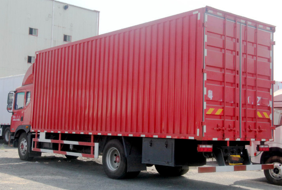 Truk Pengiriman Kargo Diesel Euro V Level Van Cargo Truck 4x2 Mengemudi Jarak sumbu roda 5200mm