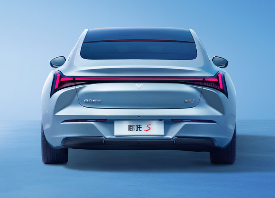 170kw EV Mobil Listrik 4 Kursi Mobil Sport Listrik Daya Tahan 715km