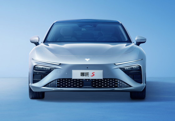 170kw EV Mobil Listrik 4 Kursi Mobil Sport Listrik Daya Tahan 715km