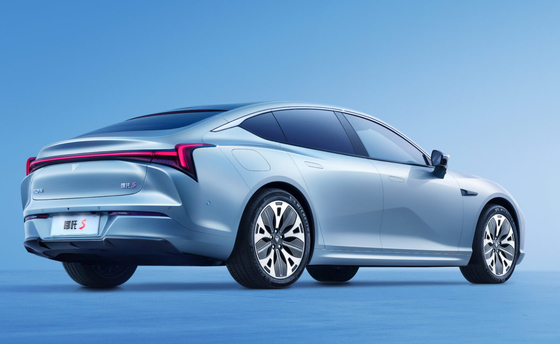 170kw EV Mobil Listrik 4 Kursi Mobil Sport Listrik Daya Tahan 715km